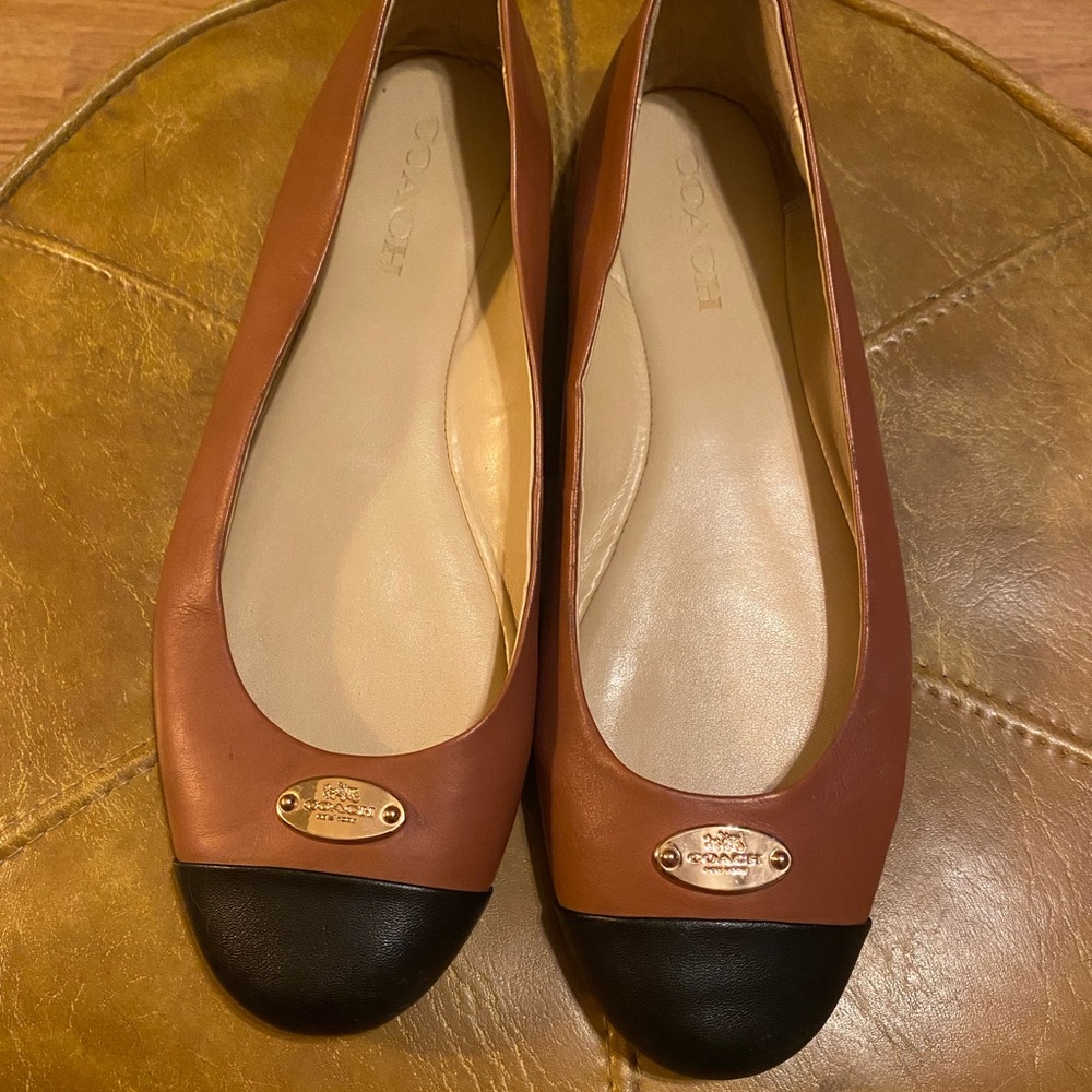 Women’s size 9.5 Coach flats